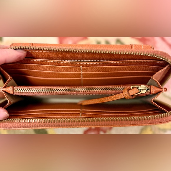 Full Inclusion Chloe Peacock Orange Pebbled Paraty Zippy Wallet - Picture 13 of 16